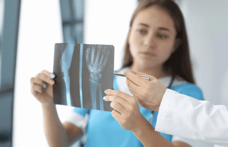 骨齡超前原因詳盡解說，與年齡相差2歲以上需評估